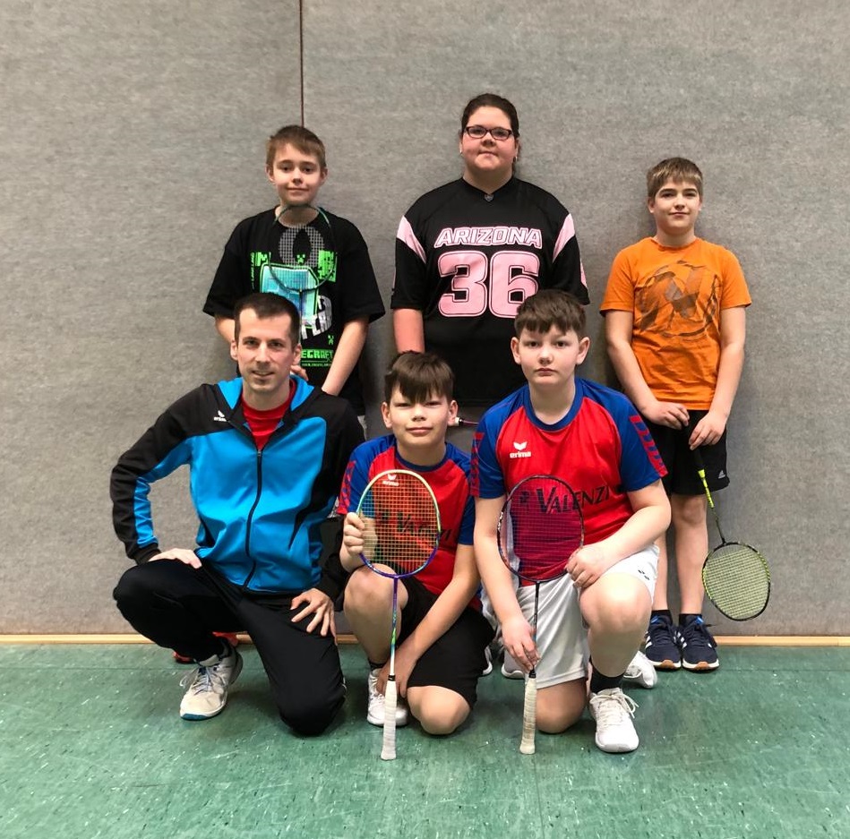 Oberschüler gingen auf Schleifchenjagd Oberschüler gingen auf Schleifchenjagd